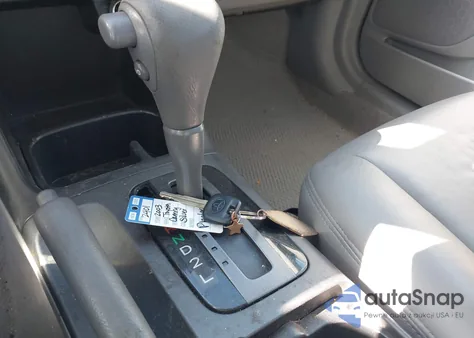 2003 Toyota Camry Le z USA, uszkodzony, nr VIN 4T1BE32K43U194647